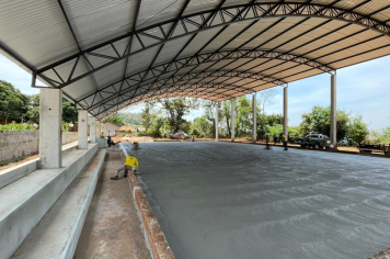 Reforma da quadra da Escola Rural Moysés Lupion entra em fase final no bairro dos Messias